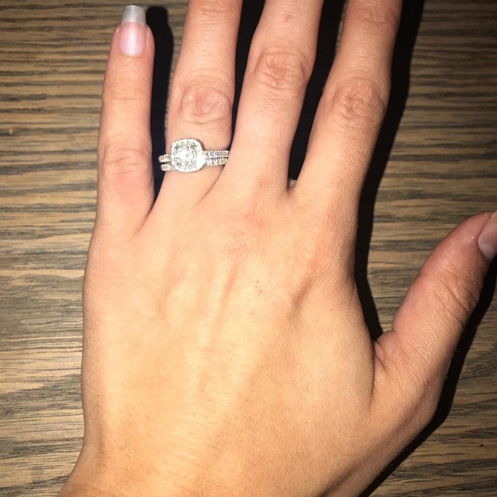 Engagement/wedding set - Picture 3 of 3